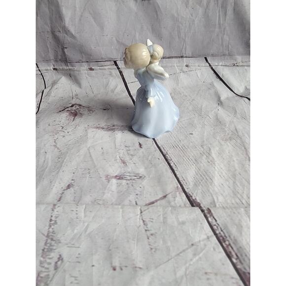 Vintage L.R Kissing Angel Bell Blue And White Cherub Girl 3 1/2inches Tall - Picture 4 of 7